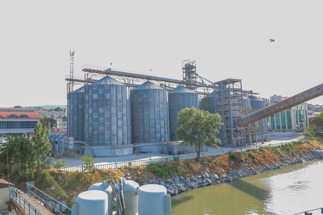 Морпорт Махачкалы в сентябре увеличил перевалку зерна на 8%