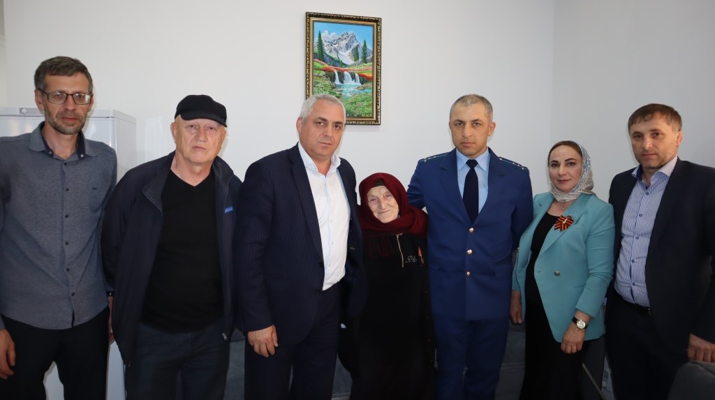 В преддверии Дня Победы власти Гергебильского района чествовали героев тыла