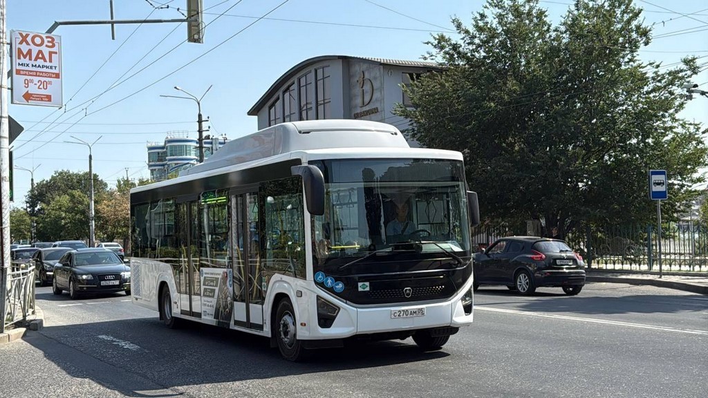 Новые автобусы вышли на маршрут между Махачкалой и Каспийском