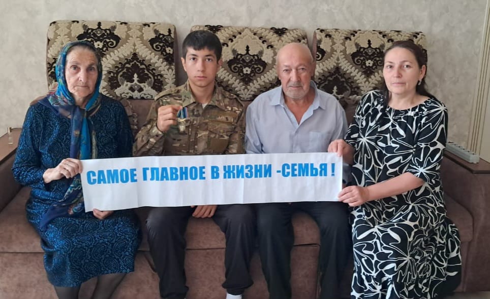 Глава Хасавюртовского района поздравил земляков с Днем семьи, любви и верности