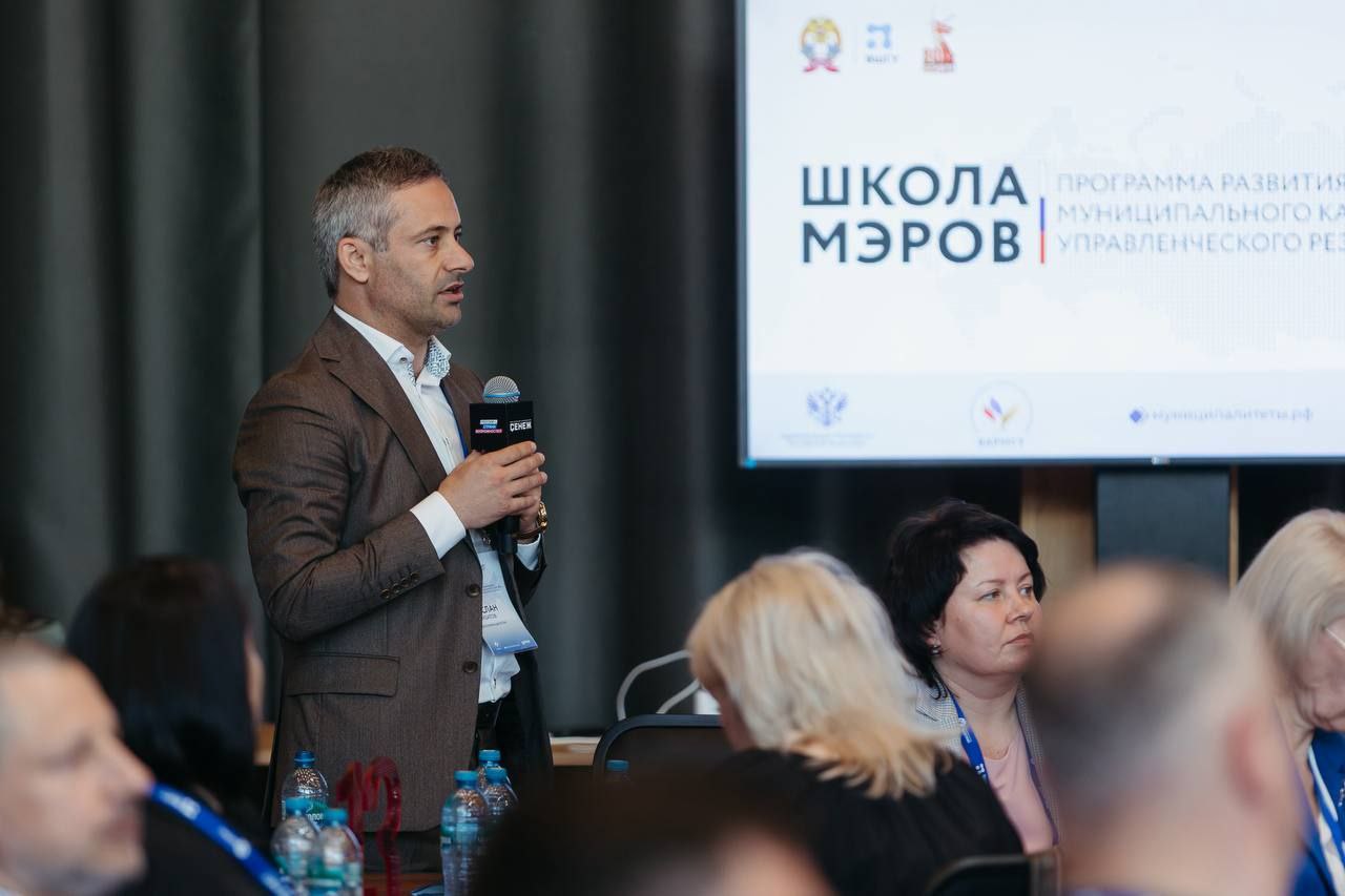 Глава Ботлихского района Руслан Гамзатов завершил обучение по программе «Школа мэров»