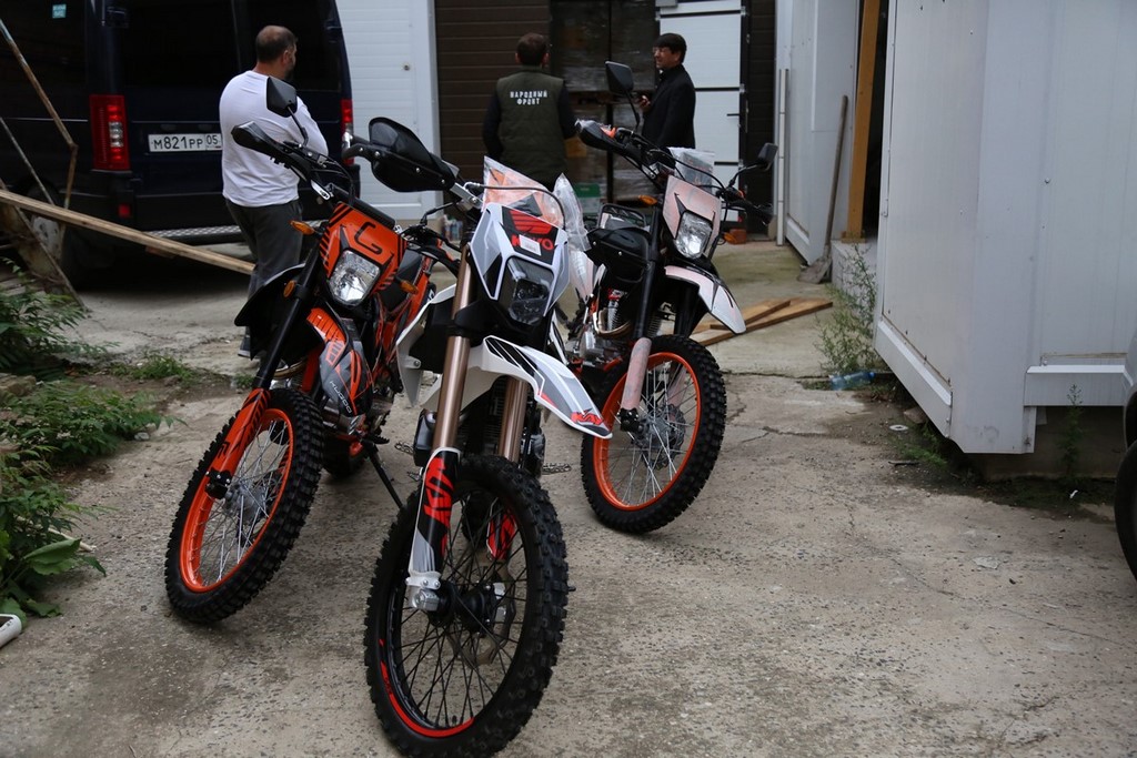 Налоговики Дагестана передали мототехнику для участников СВО