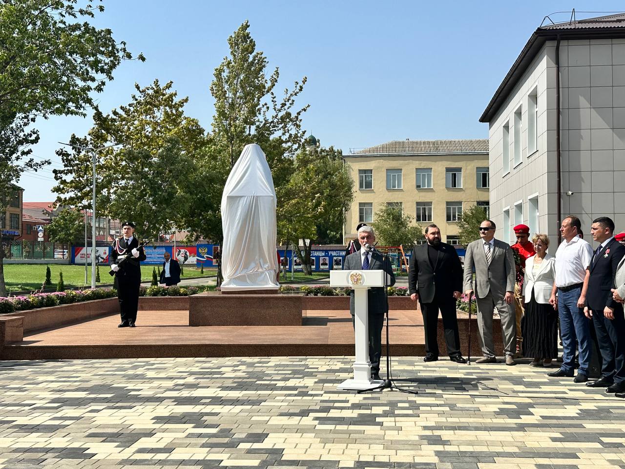 Открытие бюста Герою России Абдулхакиму Исмаилову состоялось в Махачкале