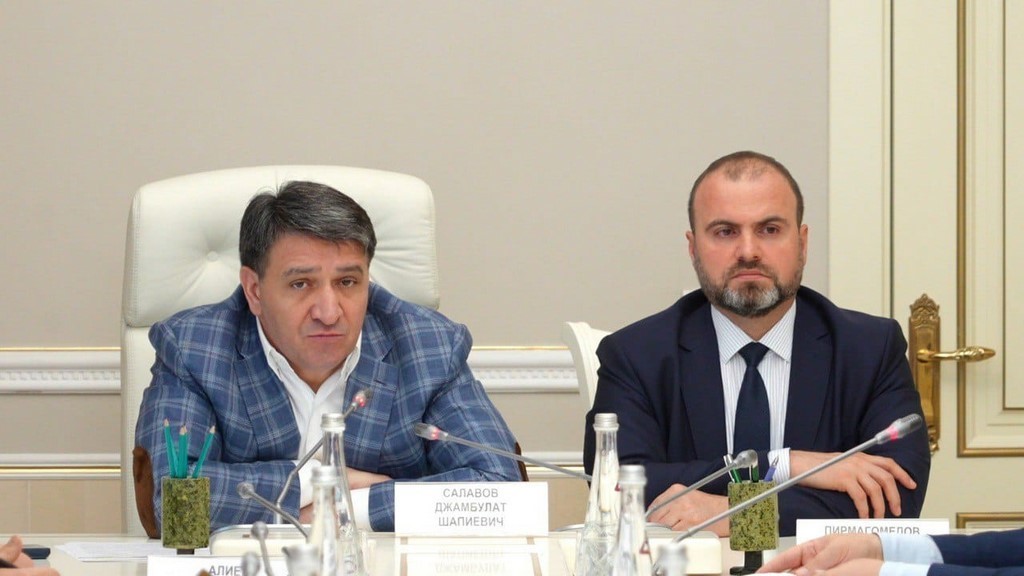 Глава Махачкалы обсудил с Росреестром вопросы земельного контроля