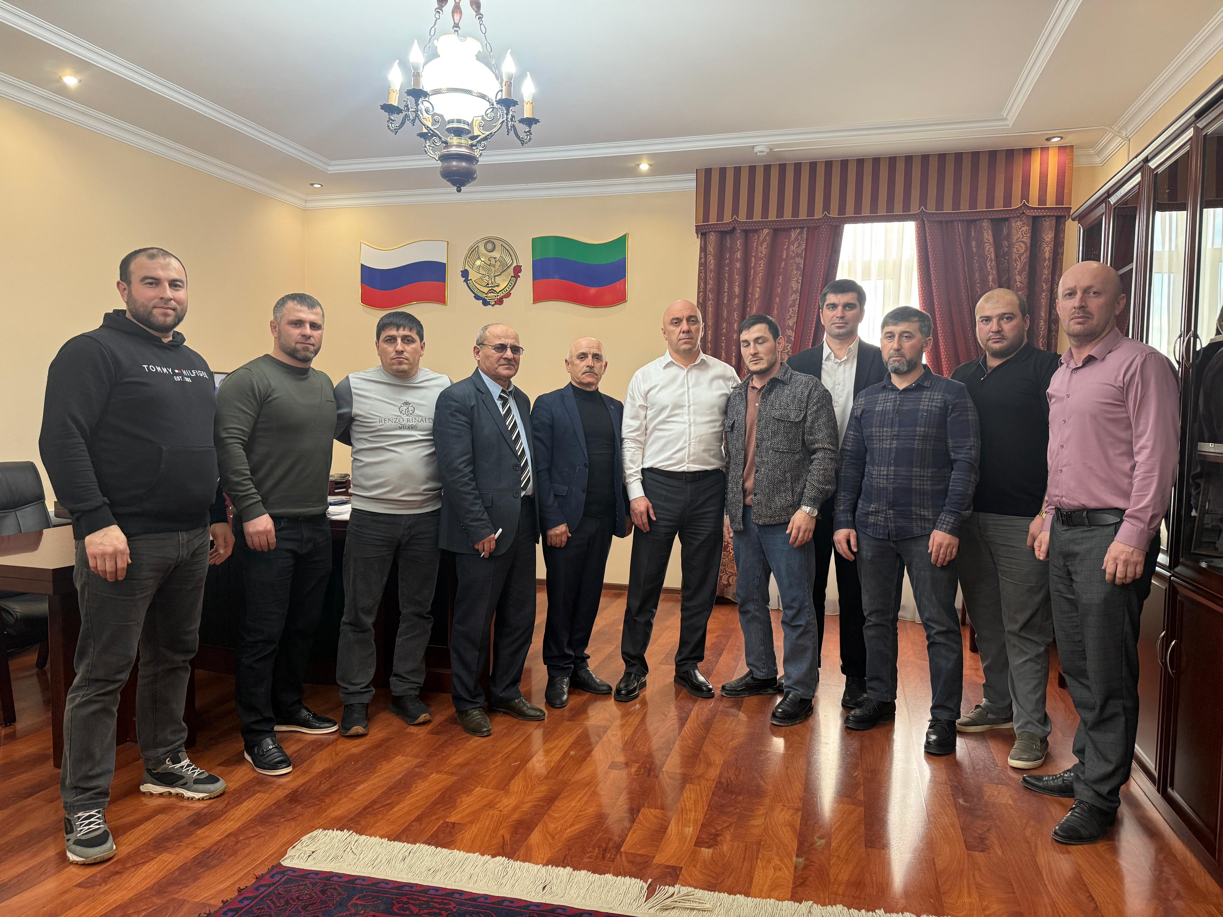 Глава Сергокалинского района наградил членов добровольной народной дружины