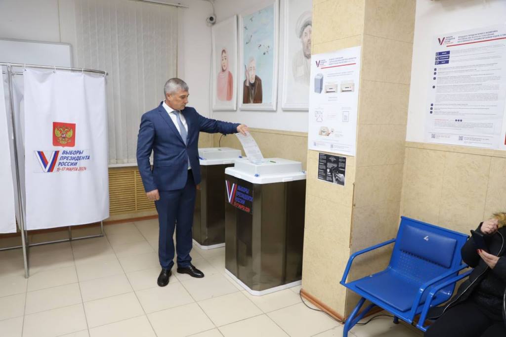 Глава Кизлярского района проголосовал на президентских выборах