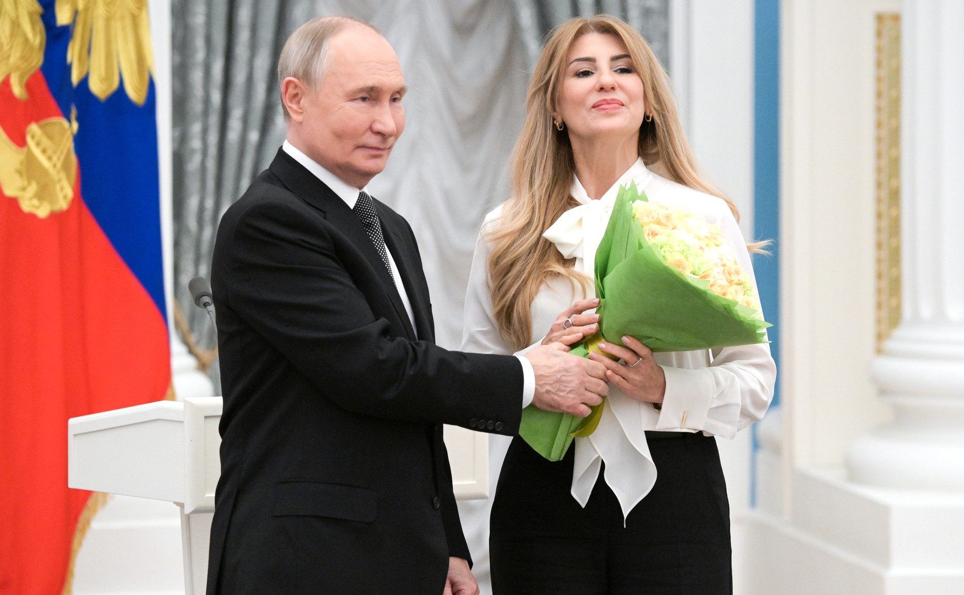 Владимир Путин присвоил педагогу из Дагестана почетное звание «Заслуженный учитель РФ»