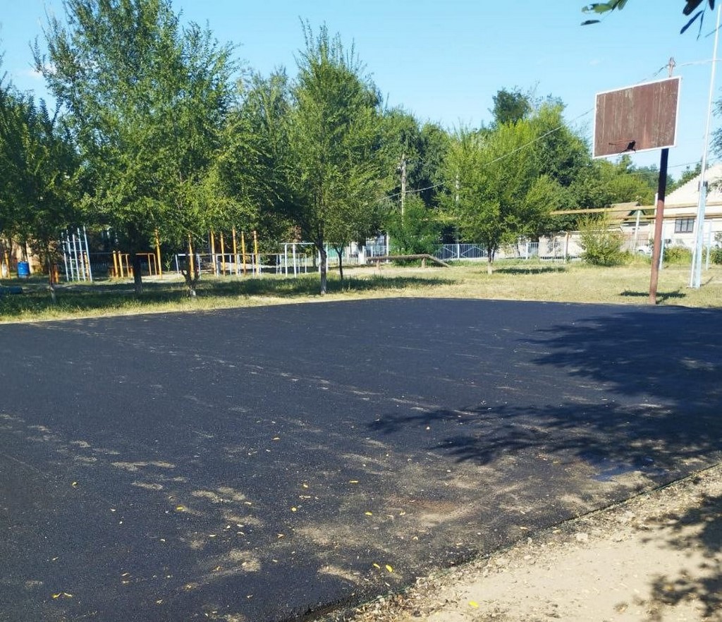 Баскетбольную площадку обновили в Тарумовском районе