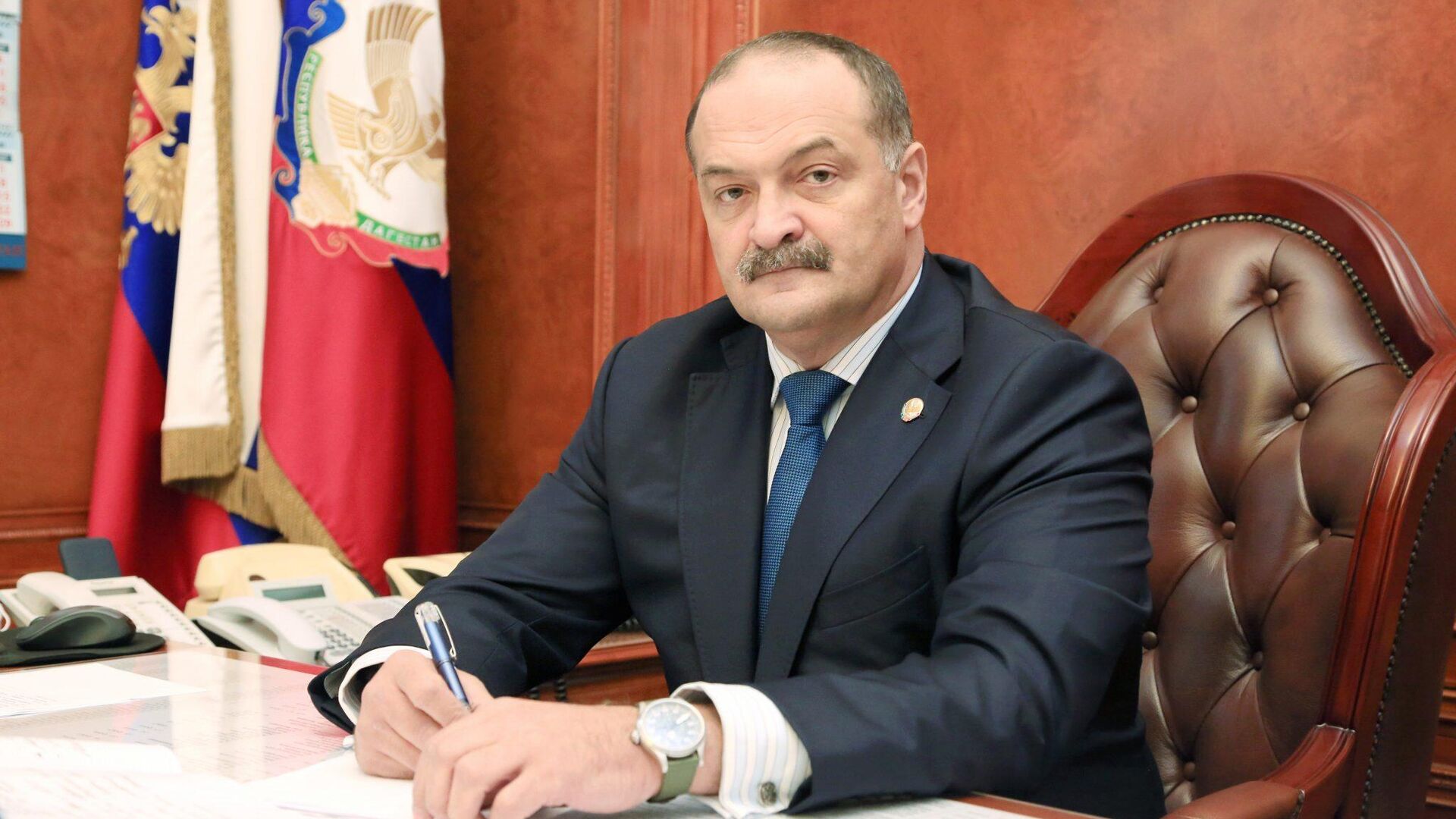 Сергей Меликов поздравил дагестанских парней и девушек с Днем молодежи