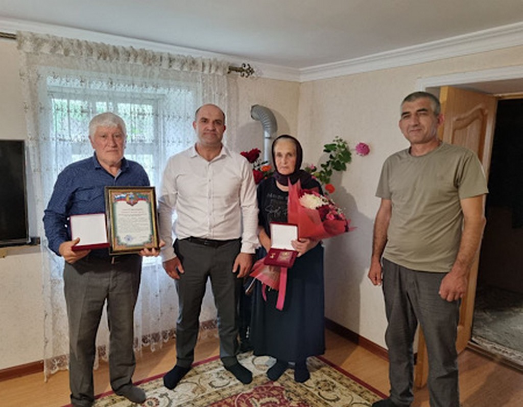 Родителям участников СВО передали медали «Герой Дагестана»
