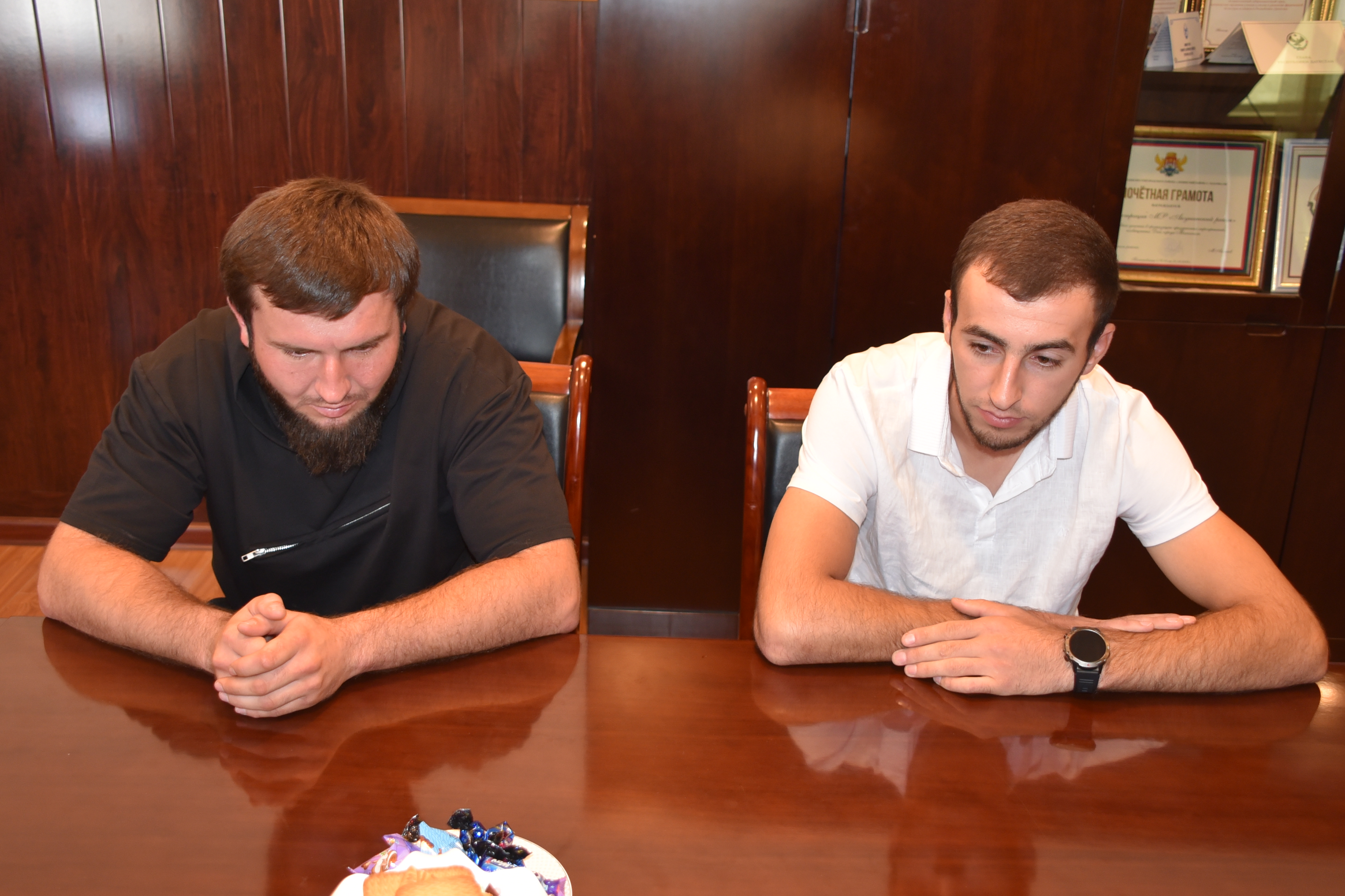 Глава Акушинского района провел рабочую встречу с участником СВО