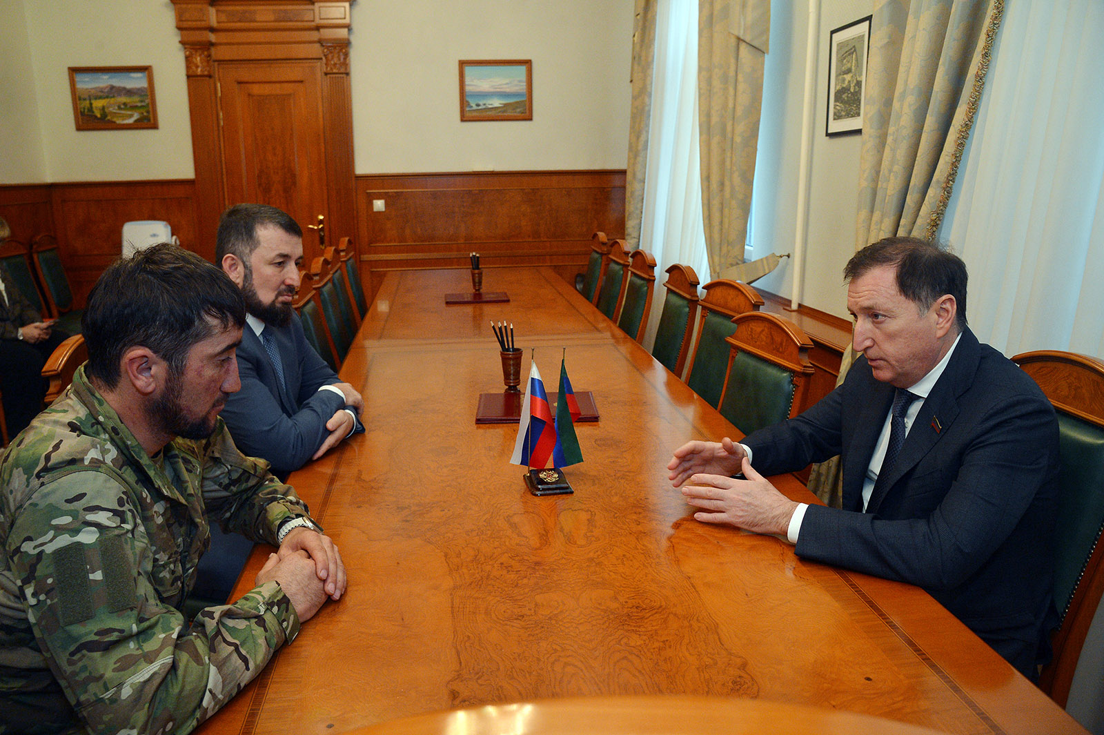 Заур Аскендеров встретился с участником СВО Магомедом Раджабовым