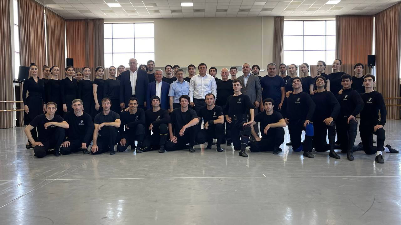 Абдулмуслим Абдулмуслимов посетил Дом танца «Лезгинка»