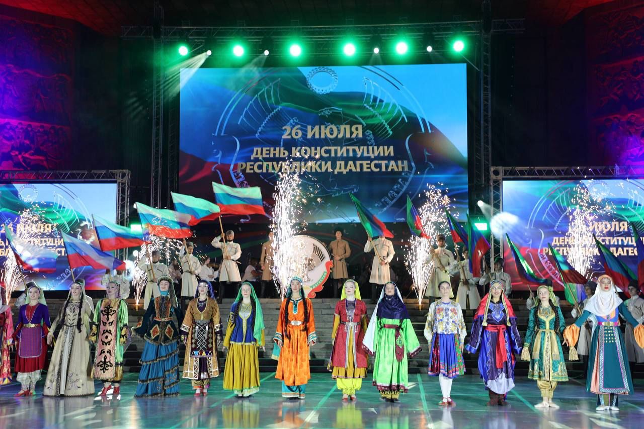 В Махачкале прошел праздничный концерт ко Дню Конституции Дагестана