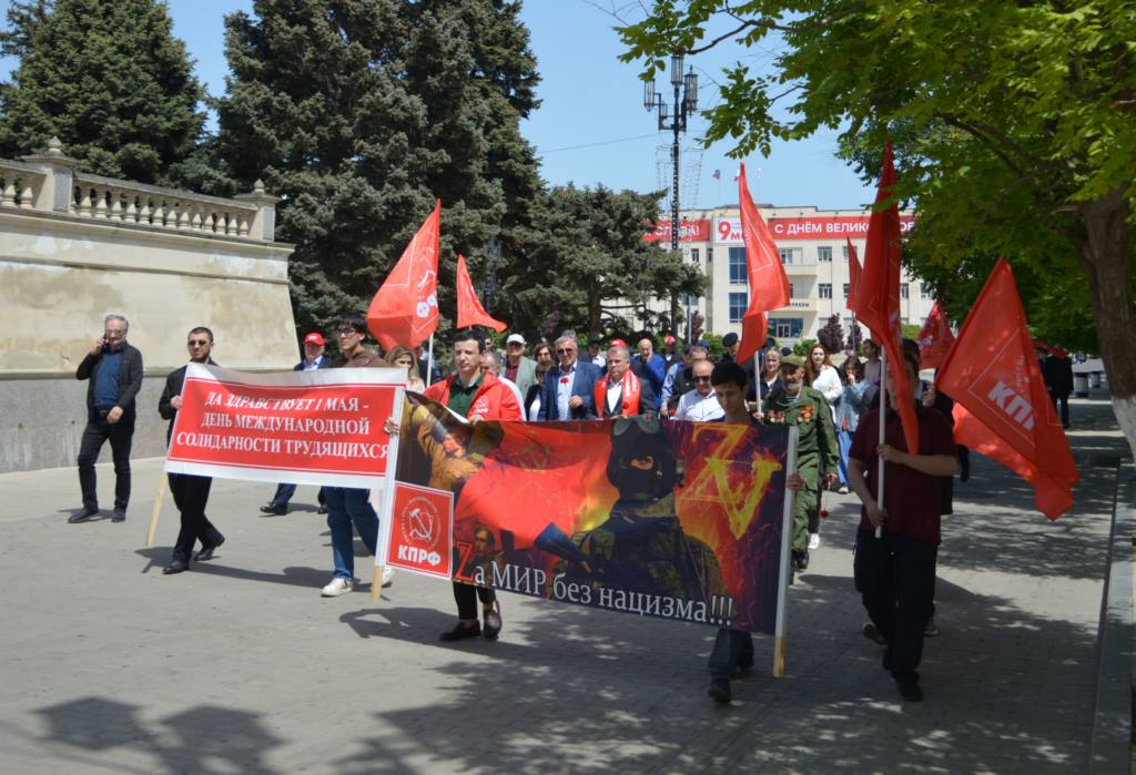 Дагестанские коммунисты провели шествие, посвященное Празднику Весны и Труда