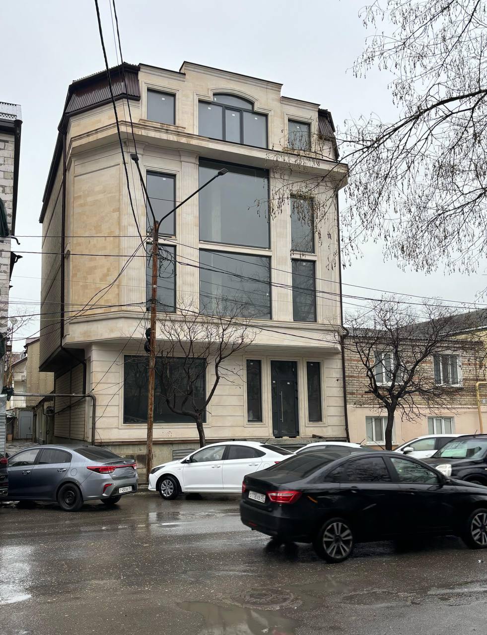 Суд признал коммерческое здание в Махачкале самовольной постройкой и обязал снести