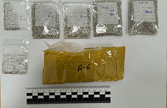 В аэропорту Махачкалы задержана женщина за попытку вывезти из страны бриллианты на 6 млн рублей