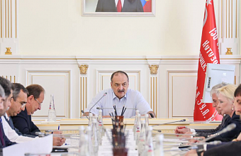 Под руководством Сергея Меликова обсудили ход строительства и капремонта объектов образования