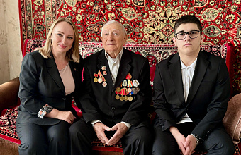 Единороссы навестили ветерана Великой Отечественной войны Юрия Петрухина