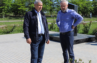 Глава Кизлярского района оценил ход работ по благоустройству «Сада памяти»