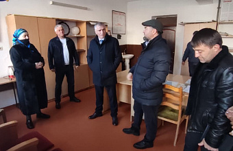 Глава администрации Тляратинского района знакомится с ходом учебно-воспитательного процесса в школах