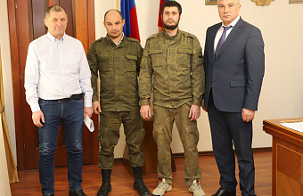 Глава Кизлярского района встретился с участниками СВО
