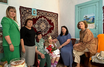 Ветеран труда из Тарумовского района получила поздравление от Президента России с 95-летием