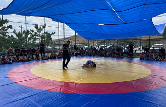 В Башлыкенте прошел яркий турнир по вольной борьбе в честь Дня физкультурника и памяти героев СВО