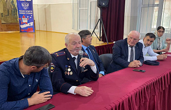 В гимназии с. Карабудахкента состоялась встреча с Героями России Абубакаром Костоевым и Александром Борисевичем