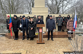 Памятник участнику СВО Исламу Курамагомедову открыли в Тарумовском районе