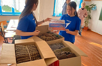 Юные активисты Движения Первых Сулейман-Стальского района связали бойцам СВО шерстяные носки