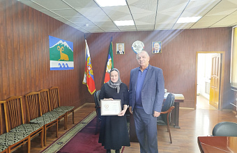 Работники образования Курахского района получили благодарственные письма Минобрнауки Дагестана