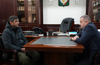 Корголи Корголиев провел встречу с участником СВО Анзором Абучевым