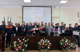 Торжественное собрание ко Дню защитника Отечества прошло в ГУ МЧС России по РД