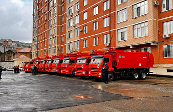 10 новых мусоровозов для вывоза отходов поступили в Махачкалу