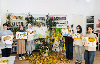 В центральной библиотеке Южно-Сухокумска прошел мастер-класс «Чудеса осенней природы»