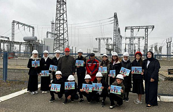 Энергетики познакомили школьников с работой крупнейшей подстанции Дагестана