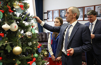 Мечты более 80 детей исполнит Правительство РД в рамках акции «Ёлка желаний»