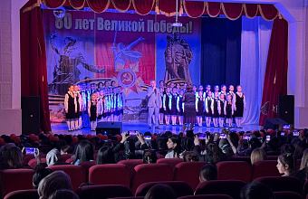 В Кизляре прошел отчетный концерт школы искусств, посвященный 80-летию Победы