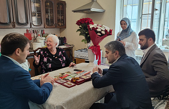 Жительницу блокадного Ленинграда Людмилу Лоханину поздравили с наступающим Днем Победы