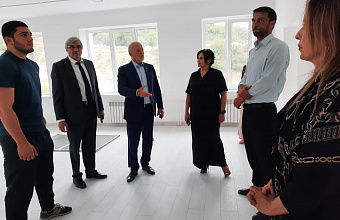 Активисты «Единой России» проинспектировали ход капремонта в Новокулинской школе