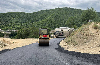 В селе Ругуже Табасаранского района асфальтируют дорогу