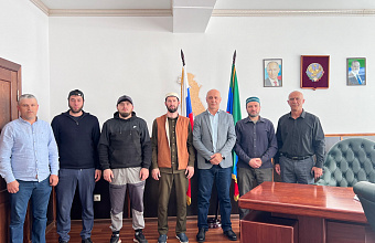 Глава Чародинского района встретился с участниками СВО