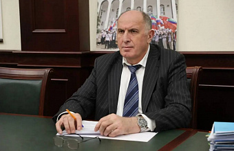 Абдулмуслим Абдулмуслимов провел рабочую встречу с руководителем Миннаца Дагестана