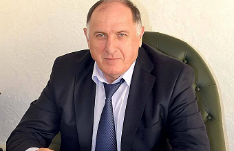 Абдулмуслим Абдулмуслимов поздравил жительниц Дагестана с Днем матери