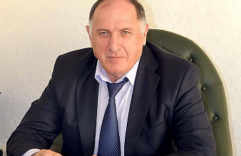 Абдулмуслим Абдулмуслимов поздравил дагестанок с Международным женским днём