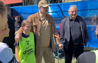 Сергей Меликов пообщался с участницами Школьной футбольной лиги РД