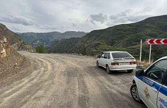 Один человек погиб при падении автомобиля в обрыв в горах Дагестане