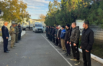 Из Кизлярского района на срочную военную службу проводили очередную группу призывников