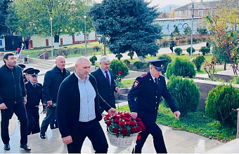 В Новолакском районе почтили память погибших при исполнении служебного долга полицейских